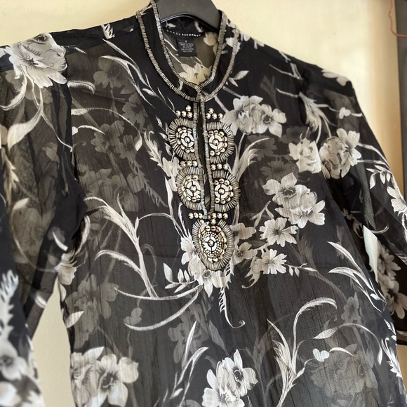 Grace Elements embellished black gray flowers sheer tunic blouse - Picture 4 of 11